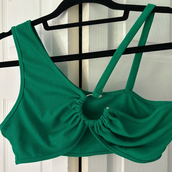 SHEIN Tops - NWOT green crop top